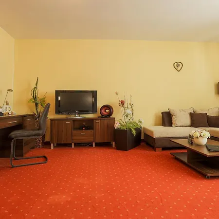 Grand Senica, Garni 3*