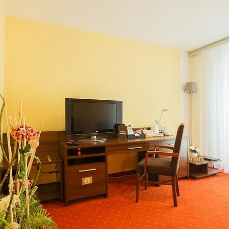 Отель Grand Senica, Garni 3*