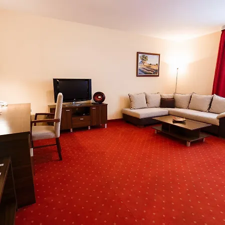 Hotel Grand Senica, Garni