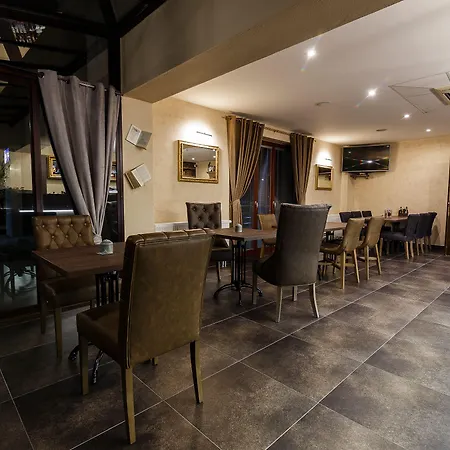 Hotel Grand Senica, Garni