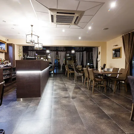 Grand Senica, Garni 3*