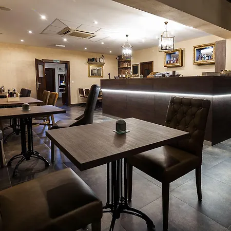 Grand Senica, Garni 3*