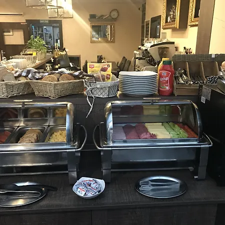 Hotel Grand Senica, Garni