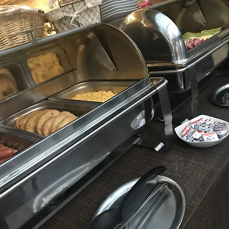 Hotel Grand Senica, Garni