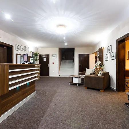 Hotel Grand Senica, Garni