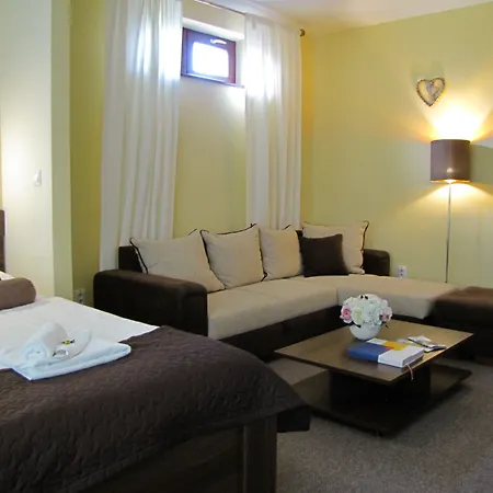 Hotel Grand Senica, Garni