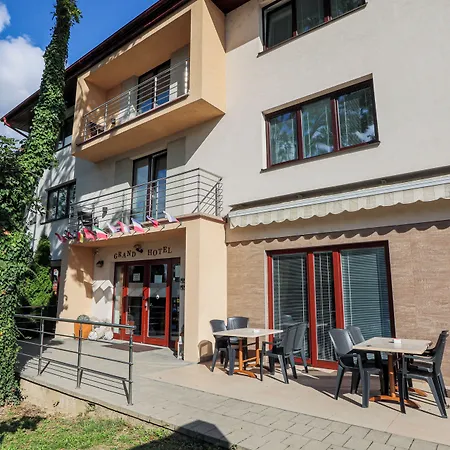 Grand Senica, Garni 세니차