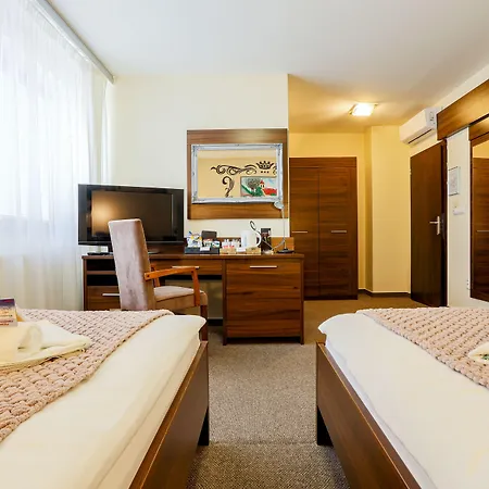 Grand Senica, Garni 3*