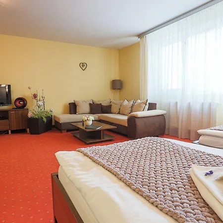Hotel Grand Senica, Garni